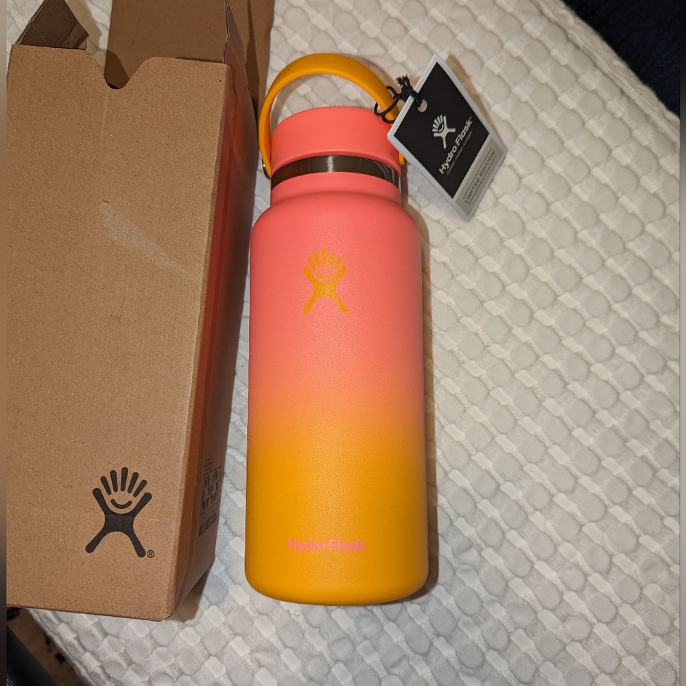 NEW Hydro Flask 32 oz - Hibiscus Ombre